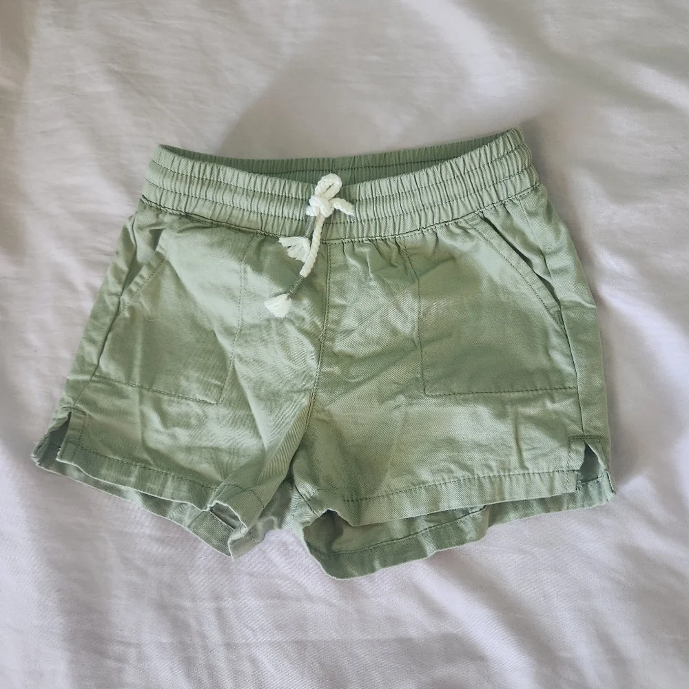 Okie dokie light green shorts size 2T stretch waist